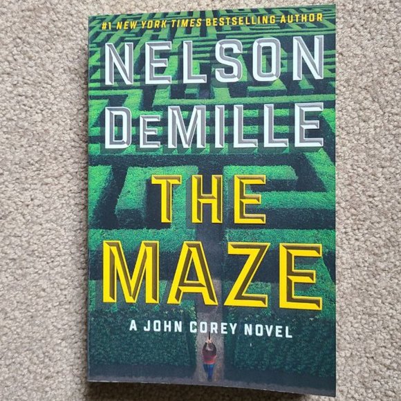 4/$25 The Maze (Volume 8) by John Corey -‎ Paperback - Picture 1 of 5